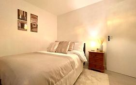 Enchanting One Bed Flat With Free Parking
